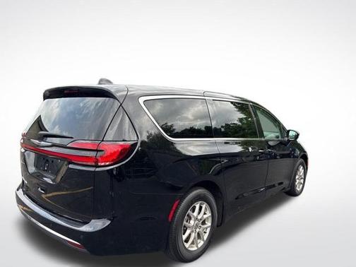 2024 Chrysler Pacifica Touring-L