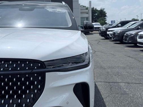 White Platinum Clearcoat Metallic 2024 Lincoln Nautilus Reserve