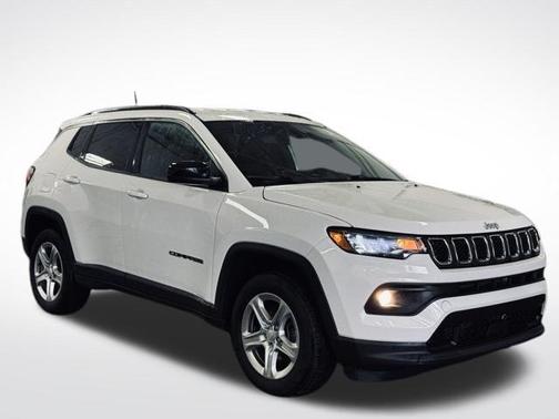 Bright White Clearcoat 2023 Jeep Compass Latitude