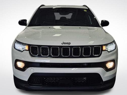 Bright White Clearcoat 2023 Jeep Compass Latitude