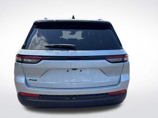2022 Jeep Grand Cherokee Altitude