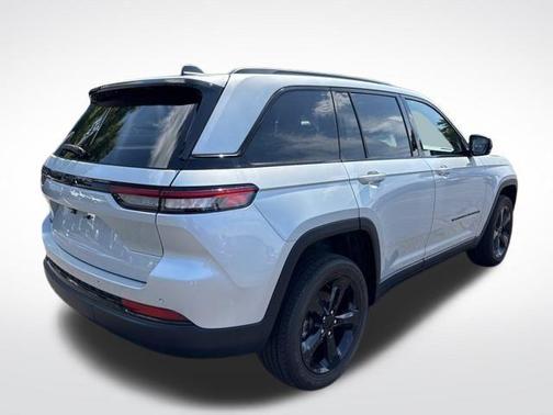 2022 Jeep Grand Cherokee Altitude
