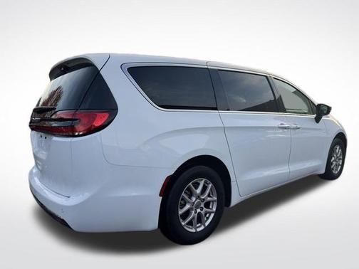 2024 Chrysler Pacifica Touring-L