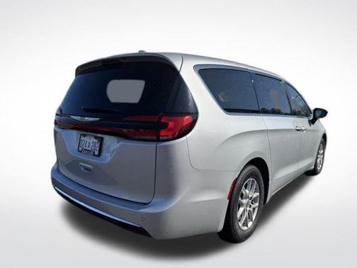 2024 Chrysler Pacifica Touring-L