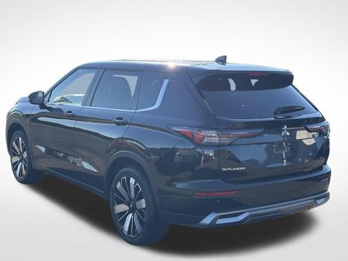 Labrador Black Pearl 2025 Mitsubishi Outlander SE
