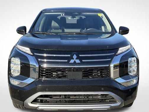 Labrador Black Pearl 2025 Mitsubishi Outlander SE