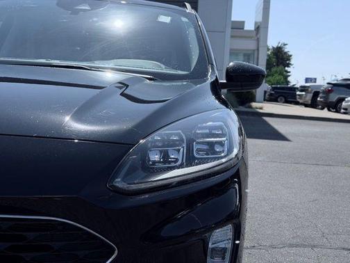 Black Metallic 2022 Ford Escape Titanium Hybrid