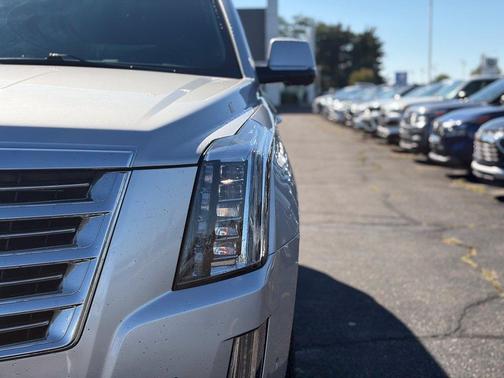 Radiant Silver Metallic 2020 Cadillac Escalade Platinum