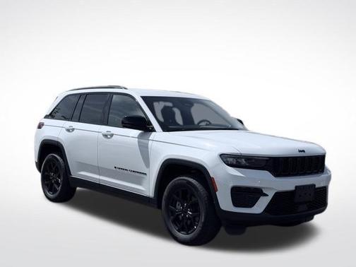 Bright White Clearcoat 2025 Jeep Grand Cherokee Laredo