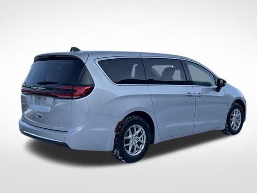 2024 Chrysler Pacifica Touring-L