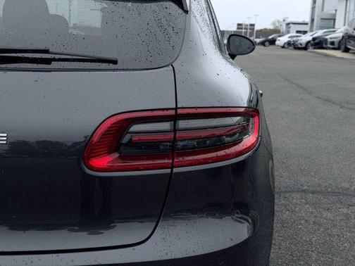 Volcano Grey Metallic 2017 Porsche Macan Base