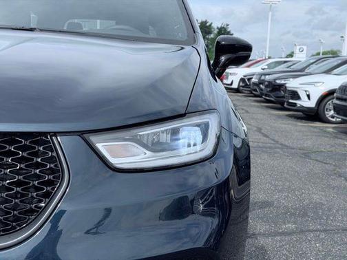 Fathom Blue Pearlcoat 2025 Chrysler Pacifica Limited