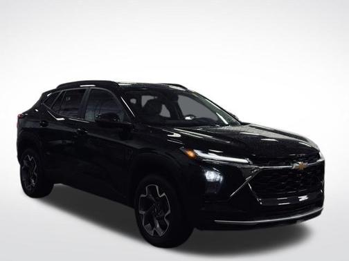 Mosaic Black Metallic 2025 Chevrolet Trax LT