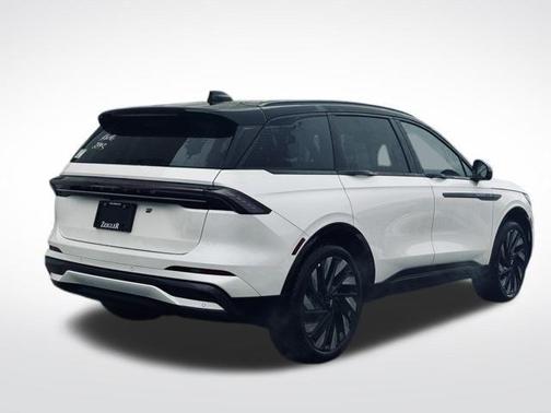 White Platinum Clearcoat Metallic 2026 Lincoln Nautilus Reserve