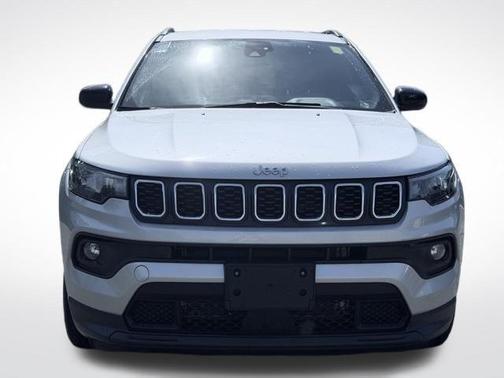 Silver Zynith 2024 Jeep Compass Latitude