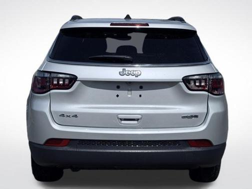 Silver Zynith 2024 Jeep Compass Latitude