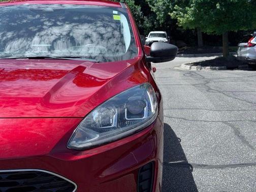 Red Metallic 2022 Ford Escape SE