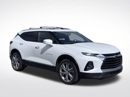 Iridescent Pearl Tricoat 2022 Chevrolet Blazer Premier