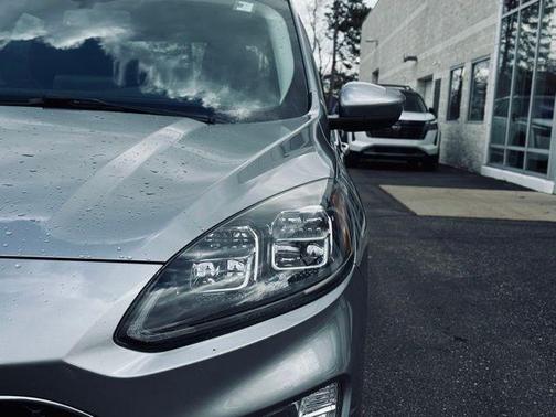 2022 Ford Escape Titanium Hybrid