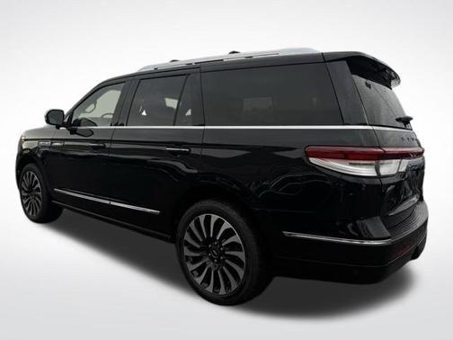 2022 Lincoln Navigator Black Label