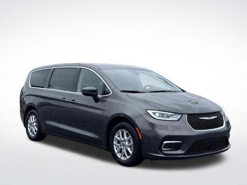 Granite Crystal Clearcoat Metallic 2023 Chrysler Pacifica Touring-L