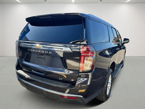 2023 Chevrolet Suburban LT