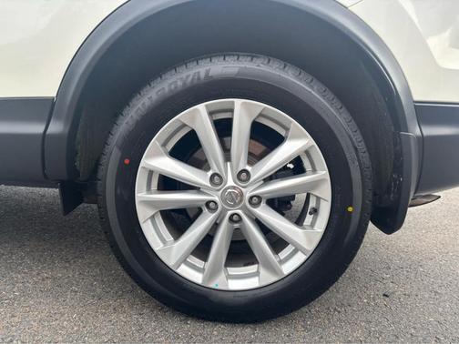 White 2018 Nissan Rogue Sport SV
