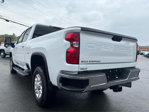 Summit White 2022 Chevrolet Silverado 2500 LT