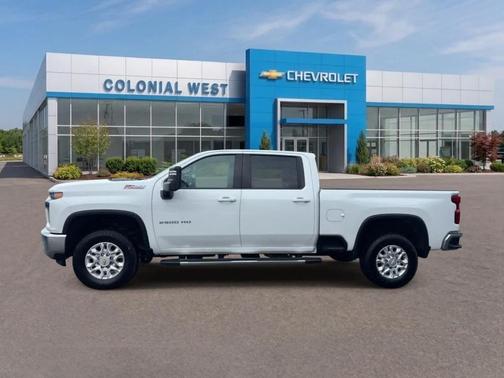 Summit White 2022 Chevrolet Silverado 2500 LT