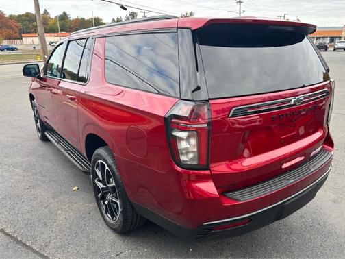 2023 Chevrolet Suburban RST