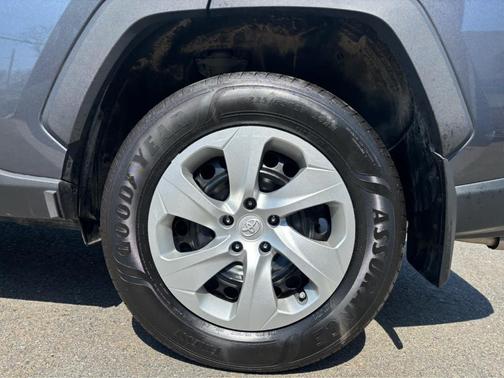 Magnetic Gray Metallic 2022 Toyota RAV4 LE