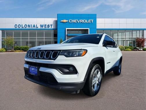 Bright White Clearcoat 2024 Jeep Compass Latitude
