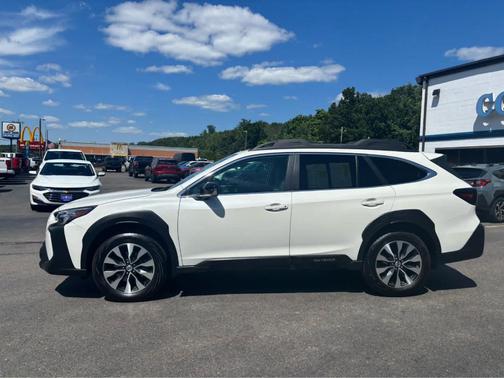 Crystal White Pearl 2025 Subaru Outback Limited