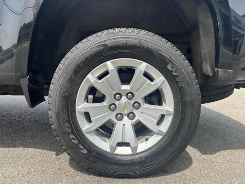 Black 2022 Chevrolet Colorado LT