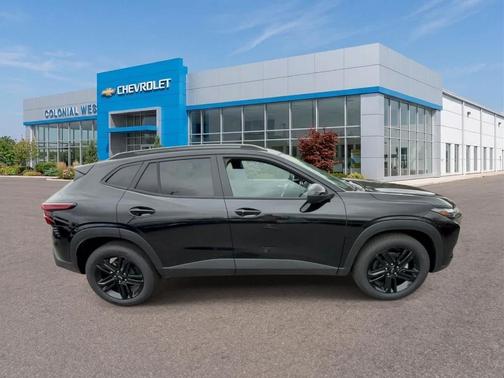 Mosaic Black Metallic 2026 Chevrolet Trax ACTIV