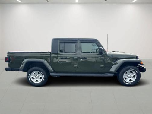 2022 Jeep Gladiator Sport