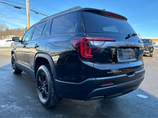 2021 GMC Acadia AT4