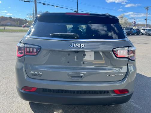 Sting Gray Clearcoat 2022 Jeep Compass Limited