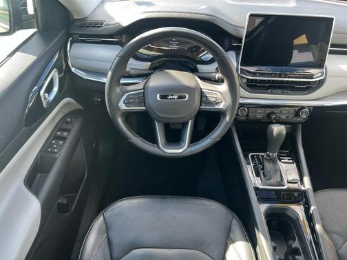Sting Gray Clearcoat 2022 Jeep Compass Limited