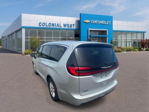 Silver Mist Clearcoat 2024 Chrysler Pacifica Touring-L