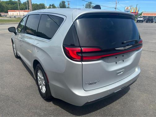 Silver Mist Clearcoat 2024 Chrysler Pacifica Touring-L
