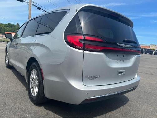Silver Mist Clearcoat 2024 Chrysler Pacifica Touring-L