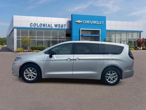 Silver Mist Clearcoat 2024 Chrysler Pacifica Touring-L
