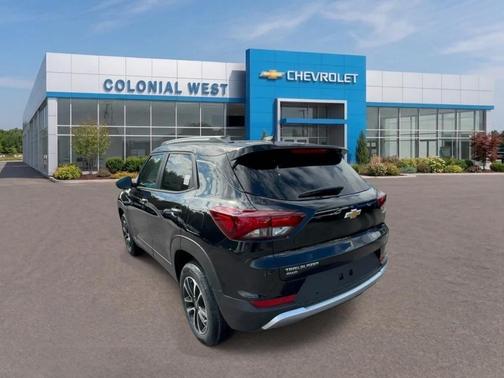 Mosaic Black Metallic 2026 Chevrolet Trailblazer LT