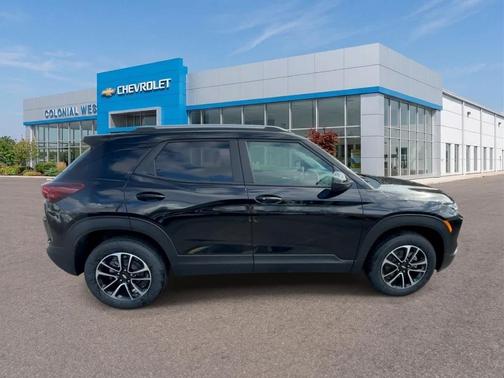 Mosaic Black Metallic 2026 Chevrolet Trailblazer LT