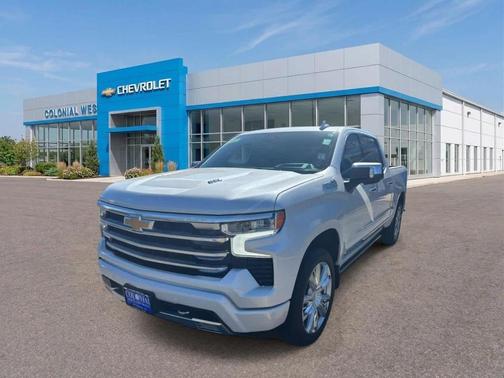 Iridescent Pearl Tricoat 2025 Chevrolet Silverado 1500 High Country