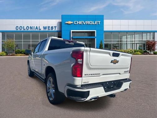 Iridescent Pearl Tricoat 2025 Chevrolet Silverado 1500 High Country