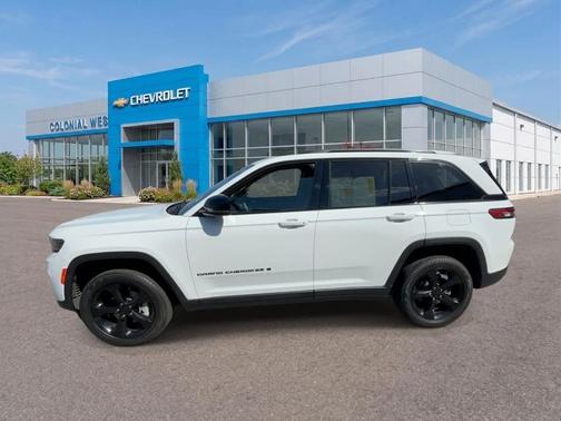 Bright White Clearcoat 2023 Jeep Grand Cherokee Limited