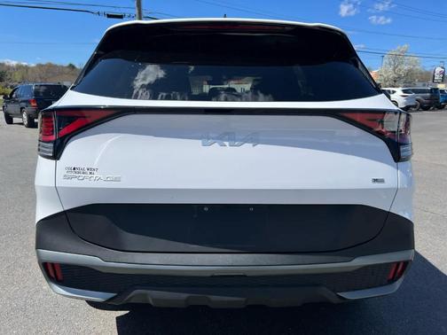Glacial White Pearl 2023 Kia Sportage X-Line