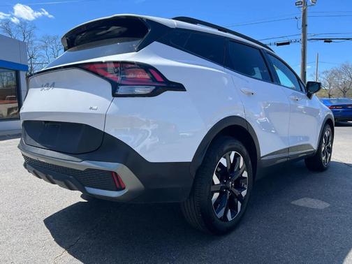 Glacial White Pearl 2023 Kia Sportage X-Line